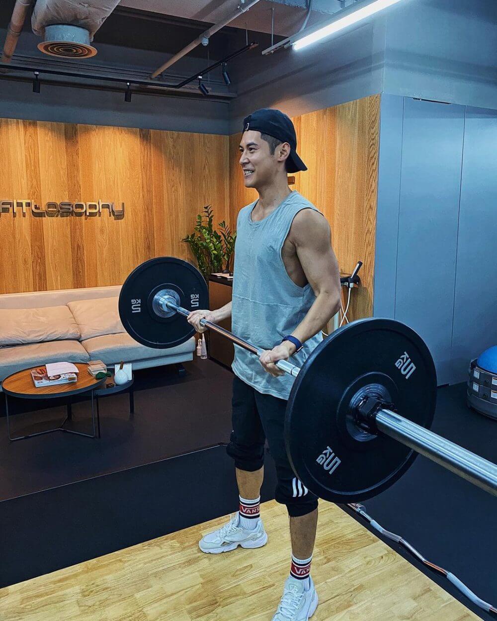 日常生髮方法！按摩頭皮、穴位是最佳生髮方法！