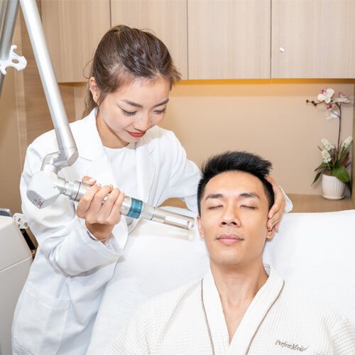 Professional Skin Analysis And PicoWay Picosecond Laser Treatment